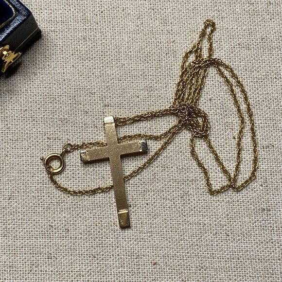 💛 Vintage 14k Gold Filled Matte & Glossy Gold Cross Necklace - Picture 4 of 6